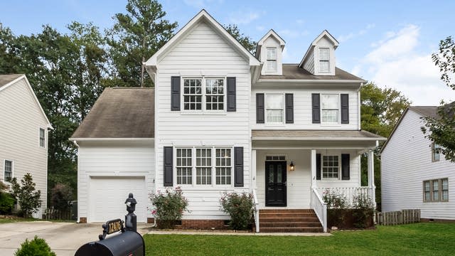 Photo 1 of 20 - 12416 Village Pines Ln, Raleigh, NC 27614