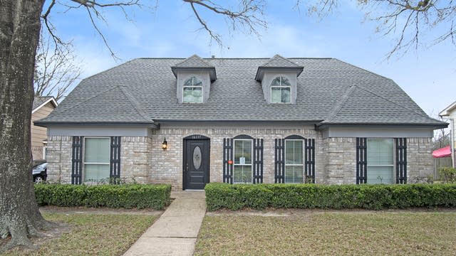 Photo 1 of 17 - 16117 Lakeview Dr, Jersey Village, TX 77040