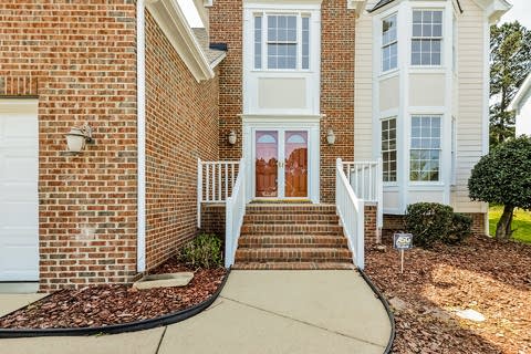 Photo 6 of 25 - 106 Yorkhill Dr, Cary, NC 27513