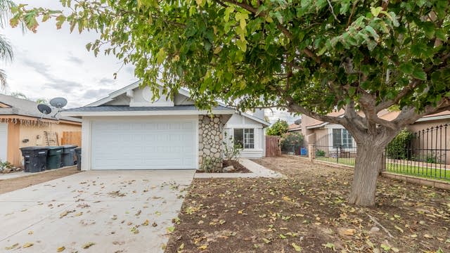 Photo 1 of 17 - 695 Clearwater Dr, Perris, CA 92571
