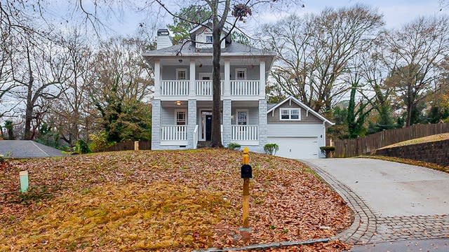 Photo 1 of 27 - 2037 Holly Hill Dr, Decatur, GA 30032