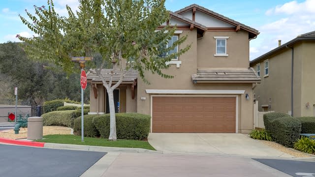 Photo 1 of 32 - 667 Clearwater Creek Dr, Thousand Oaks, CA 91320