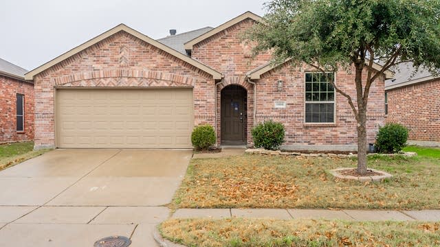 Photo 1 of 32 - 1008 Morris Ranch Ct, Forney, TX 75126