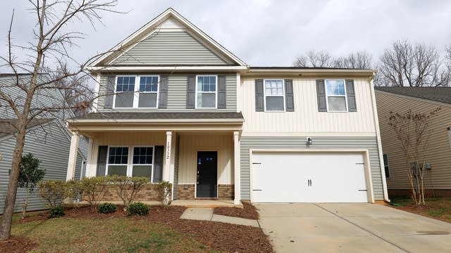 Photo 1 of 18 - 10332 Snowbell Ct, Charlotte, NC 28213